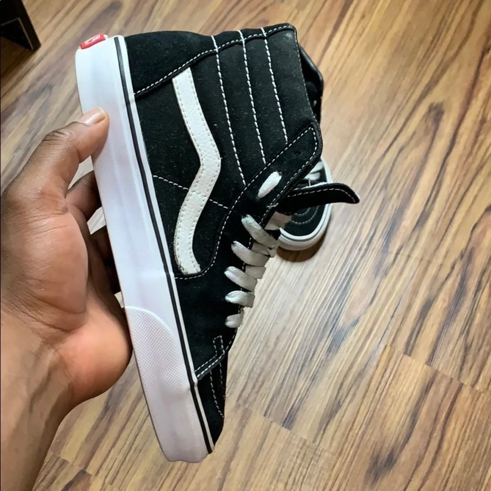 Unisex Vans Of The Wall